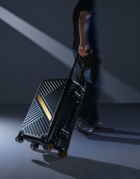 Asus ROG SLASH Hard-Case Luggage Edition 20